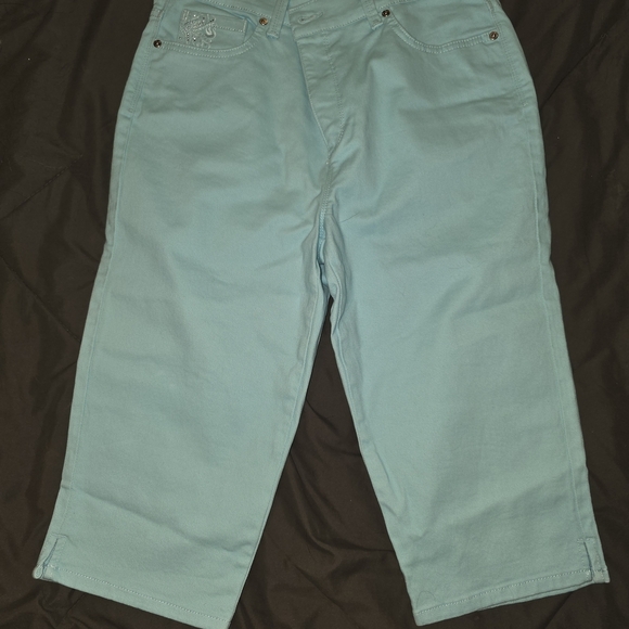 Gloria Vanderbilt Amanda Embellished Capris - Size 10P Petite - Picture 1 of 4